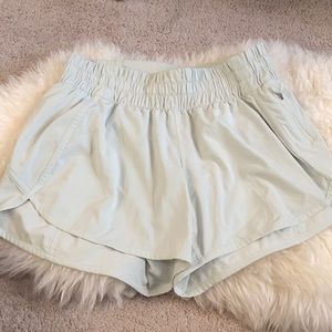 Lululemon shorts 💚